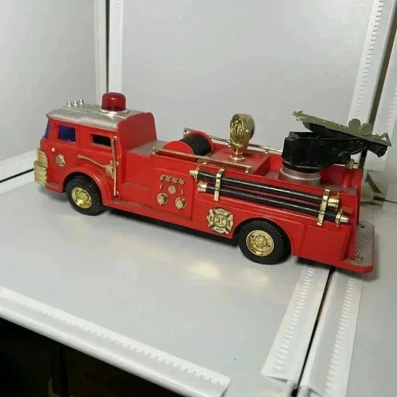 New Bright 1980 Battery Operated Fire Engine Bump N Go Action Works Tested - Picture 4 of 13